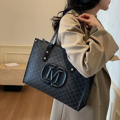 Women's Retro Minimalist Large Capacity Single Shoulder Tote Bag - 4