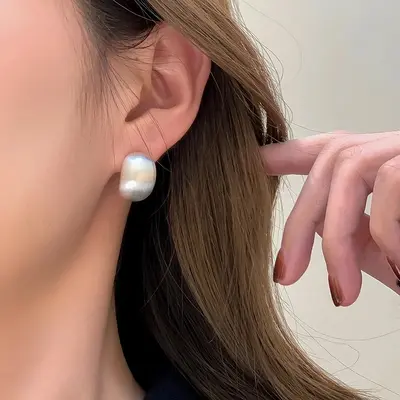 925 gümüş küpe, mat işlenmiş, su damlası tasarımı, minimalist stil - 4