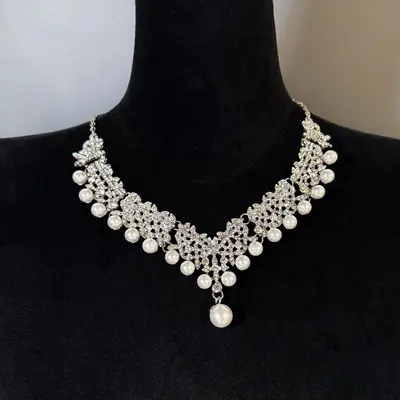 Flash necklace with gemstone details, clavicle chain - 13