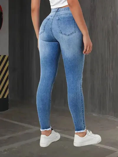 Elastik Yırtık Detaylı Dar Paça Kadın Kot Pantolon