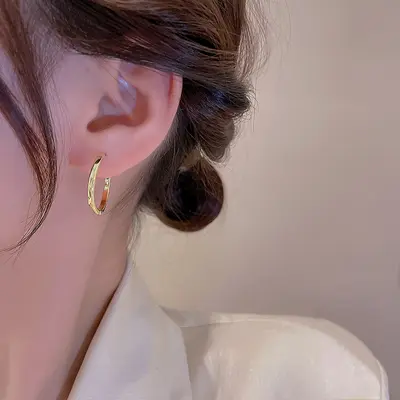 Gold circle earrings, minimalist design - 5