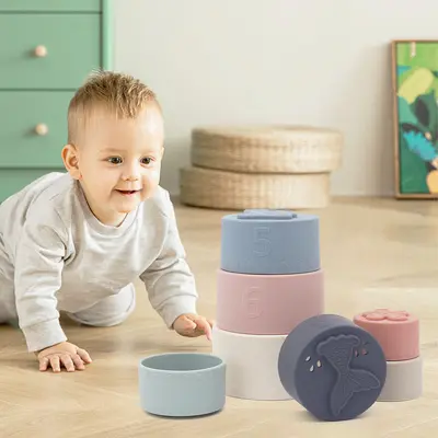 Baby-Stapelbecher und Silikon-Beißbecher, pädagogische Bausteine