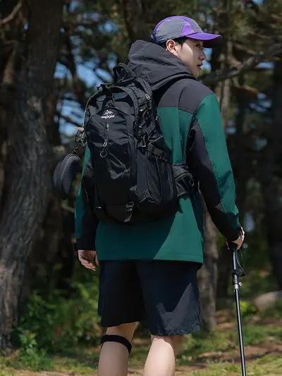 Rückengerechter atmungsaktiver großvolumiger Rucksack für Herren in Uni-Farben, minimalistisch, für Outdoor, Reisen und Bergsteigen, multifunktionaler Leichtrucksack - 4