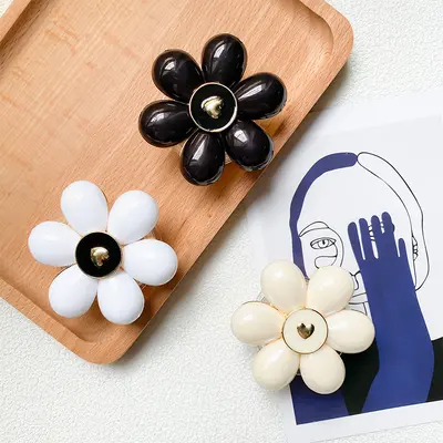 Japanese-Style Floral Phone Stand with Retractable Selfie Ring Grip - 1