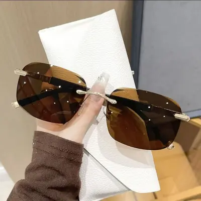 Oversized Unisex Sunglasses with UV Protection - 4