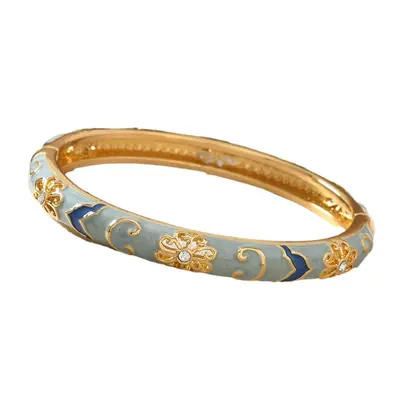 Neuchinesisches Emaille-Armband mit farbigem Wolkenmotiv und Diamantbesatz, Jingthaiblau