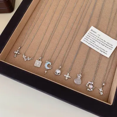 Stern- und Blüten-Quadrat Diamant Halsketten-Set
