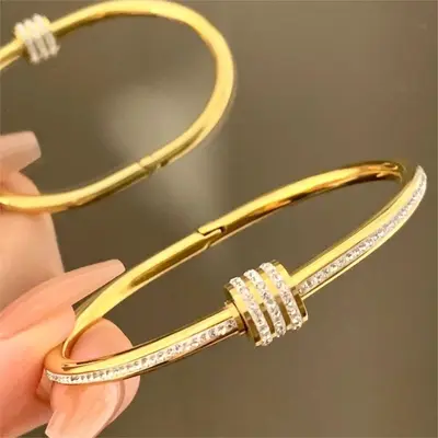 Gypsophila Titanstahl-Armband mit kleinem Taillenbund für Frauen, hochwertiges flaches Ring-Armband, Handschmuck-Armband, zugänglicher Luxus im Nischensegment - 7