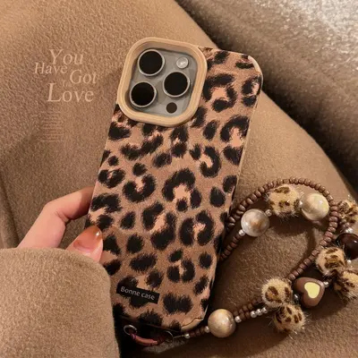 Leoparden-Plüsch-Handyhülle mit Band für iPhone 16