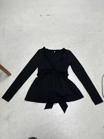 Damen Langarmshirt mit V-Ausschnitt, Rüschen, A-Linie, einfarbig