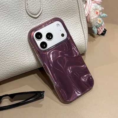 Çift katmanlı koyu mor saten desenli iPhone 16/15 kılıfı, darbe önleyici