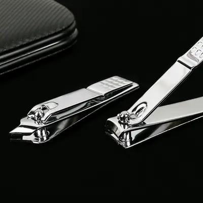 8-piece nail care set in leather box