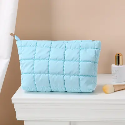 Fashion quilted cosmetic bag 2025 autumn and winter new style simple niche textured bag women's Korean style daily handbag