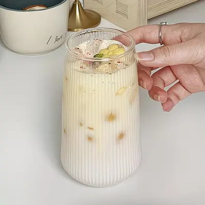 Hochborosilikat-Trinkglas, transparent, vertikale Streifen, einwandig