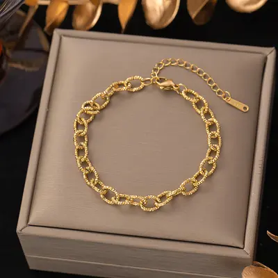 Langlebiges neues Titanstahl-Armband für Damen im europäischen und amerikanischen Stil, vielseitige ins-Mode-Handschmuck, modische Handschmuck für Mädchen, hochwertig
