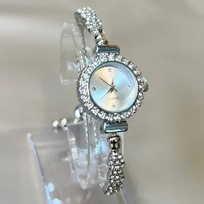 Women's quartz watch with flower pattern bracelet - 13