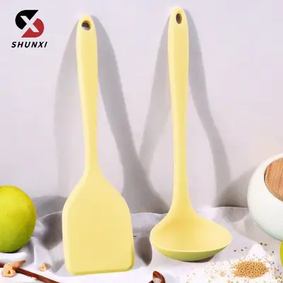 Toptan küçük silikon spatula ve kaşık pişirme seti ev yapışmaz tava yüksek sıcaklığa dayanıklı mini mutfak eşyası spatula ve kaşık seti