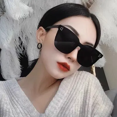 2026 Retro-Sonnenbrille mit D-Rahmen, Nietendetails und Verlaufsglas - 4