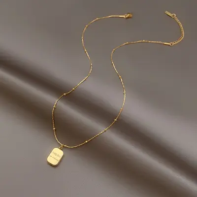 简约字母方块项链女钛钢镀18K金色 轻奢小众百搭方牌锁骨链不掉色