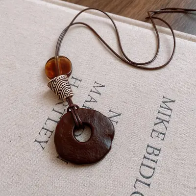 Geometric wood bead resin pendant necklace, vintage, long - 9