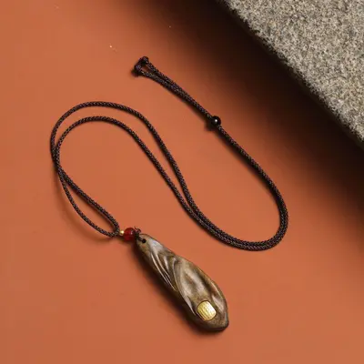 Agarwood oymalı el sanatları kolyesi, Buddha yazılı