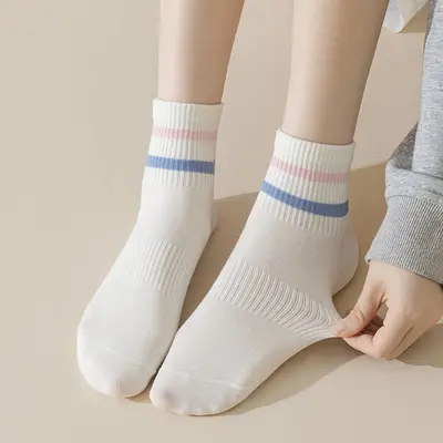 Women's Four-Season Cotton Socks Mid-Calf Socks, Sweat-Absorbing Breathable Casual Sports Cotton Socks, Dopamine Striped Women's Mid-Calf Socks