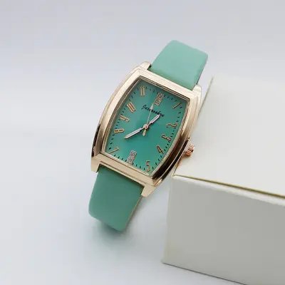 Retro quadratische Damenuhr mit Diamanten digitales Temperament Casual Uhr Damen Quarzuhr Damen beliebte Mode Quarzuhr