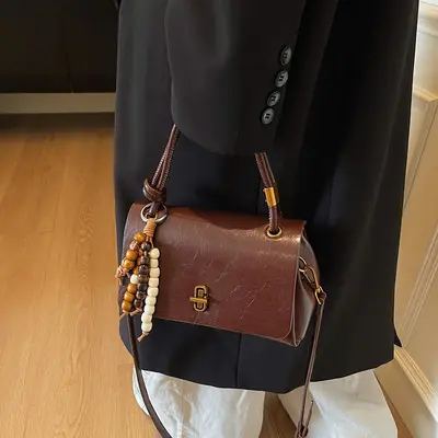 Minimalistische Damenhandtasche, Schultertasche mit Umhängeriemen