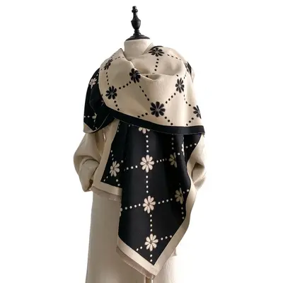Damen Schal mit Tupfen, beidseitig, Kaschmir-Optik mit kurzen Fransen