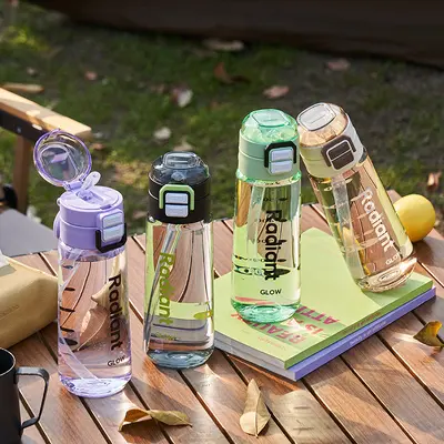 Fuxing doppelte Trinkbecher tragbar offene Sommer-Kunststoff-Wasserflasche hochwertiger Sporttrinkbecher mit Deckel zum Öffnen Strohhalm-Becher für Herren und Damen