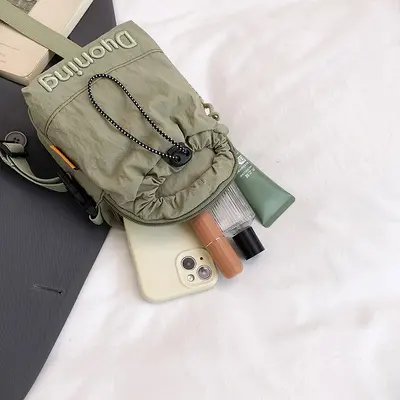 2025 Yeni Model Çapraz Askılı Su Şişesi Çantası Hafif Yürüyüş Modeli Askılı Çanta Telefon Küçük Çanta Kumaş Moda Basit Rahat Tek Omuz Çantası