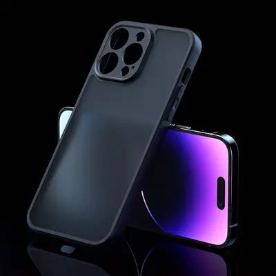 Mattierte strukturierte Schutzhülle für iPhone 16 Pro und 15 mit Luftpolster-Lensenschutz