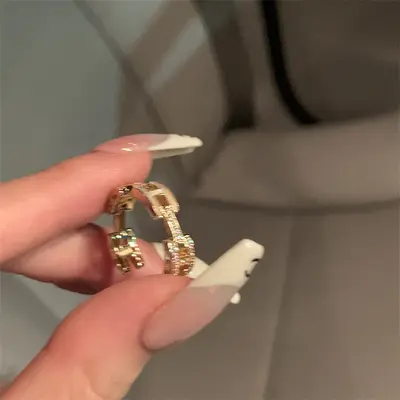 Trendige luxuriöse elegante Staperringe mit großen Buchstaben für Frauen, Nischen-High-Fashion-Ringe - 7