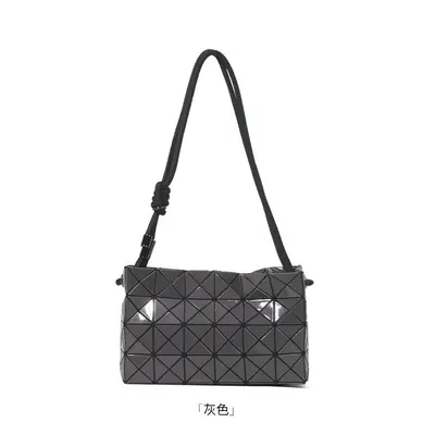 Zhai San Yi Sheng Tofu Bag 2024 Yeni Model Geometrik Elmas Kafes Çekme Halat Çantası Moda Basit Tek Omuz Çapraz Askılı El Çantası - 12