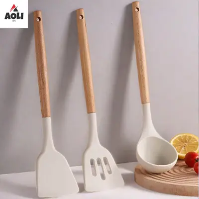 Toptan ahşap saplı silikon spatula ve kaşık seti ev yüksek sıcaklığa dayanıklı yapışmaz tava anti-haşlanma spatula mutfak pişirme araçları