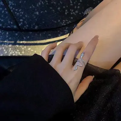 Schlangen-förmiger verstellbarer Ring für Damen, minimalistisches Design