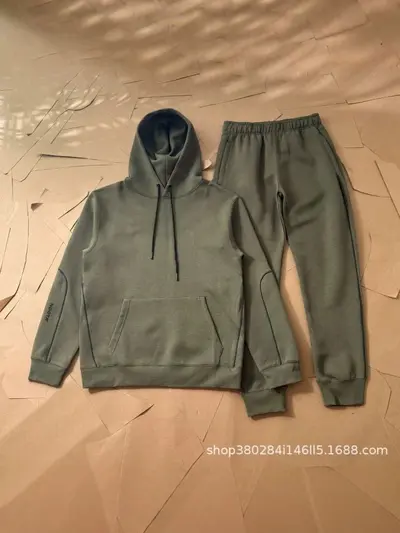 Kapüşonlu sweatshirt takımı yansıtıcı şerit