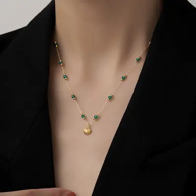 Smaragd-Perlen Titanstahl Damen-Halskette elegant