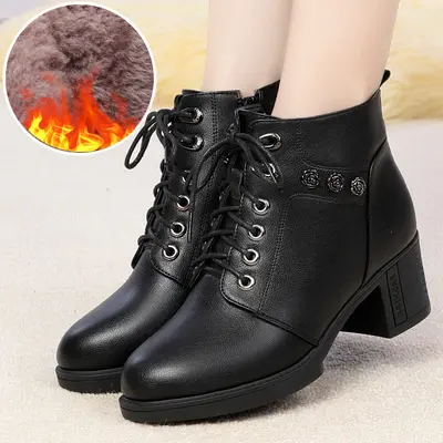 Middle-Aged Mom Short Boots Fleece-Lined Warm Leather Shoes Autumn Winter Soft-Sole Versatile Mid-Heel Middle-Aged and Elderly Cotton Shoes Eight-Eye Martin Boots