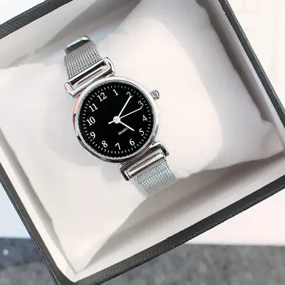 Dış ticaret kadın saati, kadınsı Avrupa ve Amerikan retro moda kız öğrenci Kore versiyonu basit küçük yuvarlak bilezik saat