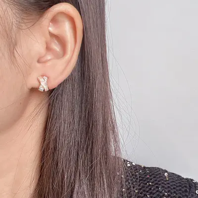 EH1652 crossover shell ear clips, zircon, non-pierced