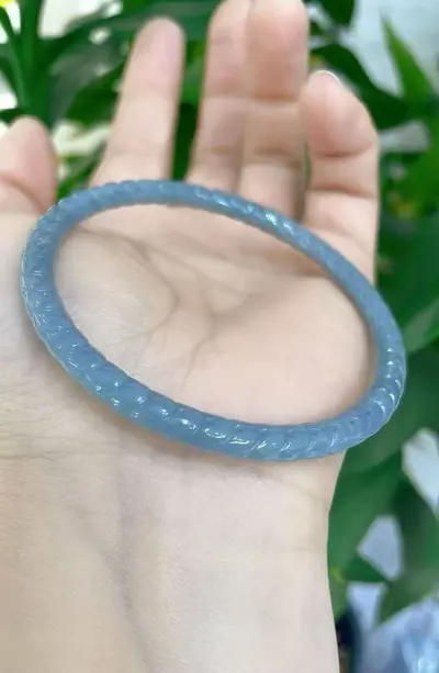 Natürlicher Typ-A-Jadeit-Armreif, Blau-Wasser, geschnitzt, Damen - 7