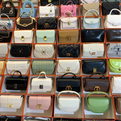 Damenhandtasche mit Schultergurt