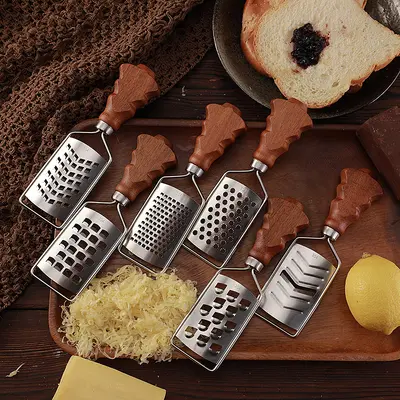 Fabrika çıkışlı çok fonksiyonlu 304 paslanmaz çelik sebze doğrayıcı Noel ağacı saplı limon rendesi patates rendesi mini peynir rendesi