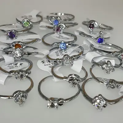 Platinierter Ring mit farbigem Edelstein, nicht verblassend, leichter Luxus - 7