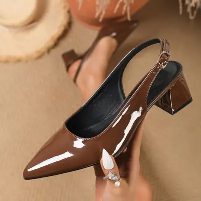 Schwarze Damen-Pumps mit spitzer Kappe und breitem Absatz, Lackleder, hinten offen - 7