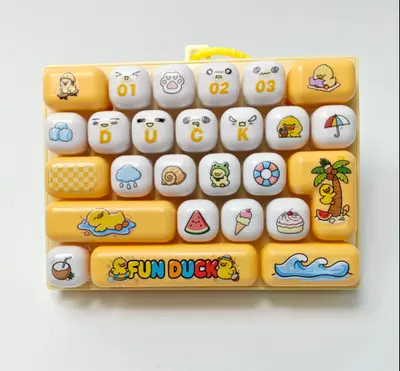 26-Key Fun Stress Relief Mini Keyboard Keychain - 8