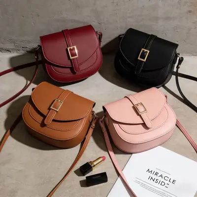 Minimalist Metal Buckle Flap Adjustable Shoulder Strap Crossbody Bag Unique Versatile 2026 Commuter Women's Bag Fashionable Saddle Bag
