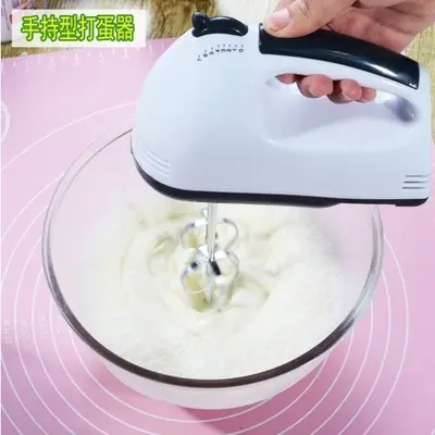 Elektrischer Handmixer mit Eierschneebesen, Mini-Teigknetmaschine und Sahneschläger