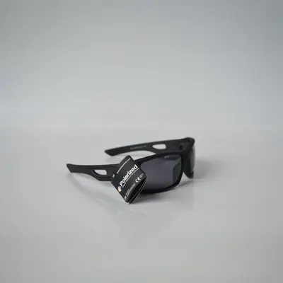 Polarisierte Sportsonnenbrille im futuristischen Y2K-Stil